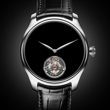 Moser Endeavor Vantablack Tourbillon: Absolute black without logo